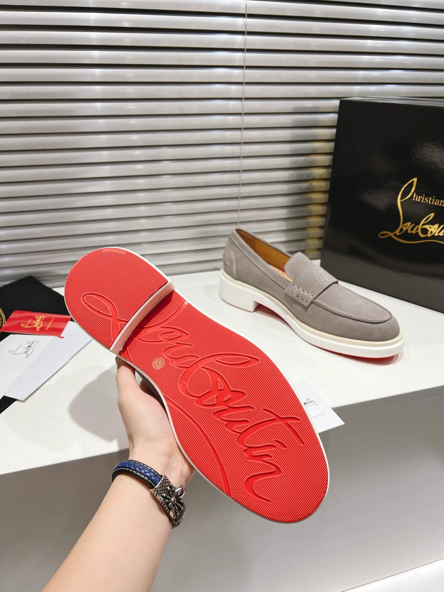 👟👟Ex-factory price 760👟👟 ╔Tire bottom Loaf🆑Black cowhide╗ ·Top version customization·2024𝐬𝐬 𝑪𝒉𝒓𝒊𝒔𝒕𝒊𝒂𝒏 𝑳𝒐𝒖𝒃𝒐𝒖𝒕𝒊𝒏 ▪️No matter the last shape, fabric, diamonds, nails, lining, outsole, they are as close as possible to ZP... ▪️The original sole is specially provided by the original factory ▪️The lining is imported water-dyed cowhide ▪️The private customization time is about 3-7 days —————— Size: Men's 39M-46M